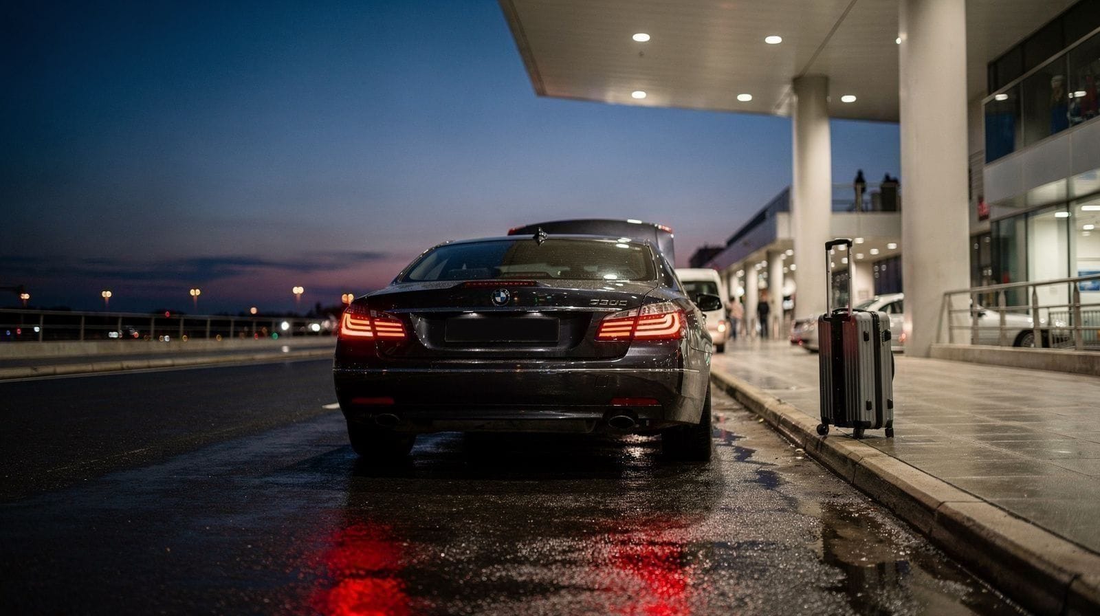LaGuardia Airport Transfer: Taxi, Private Car and Bus Options