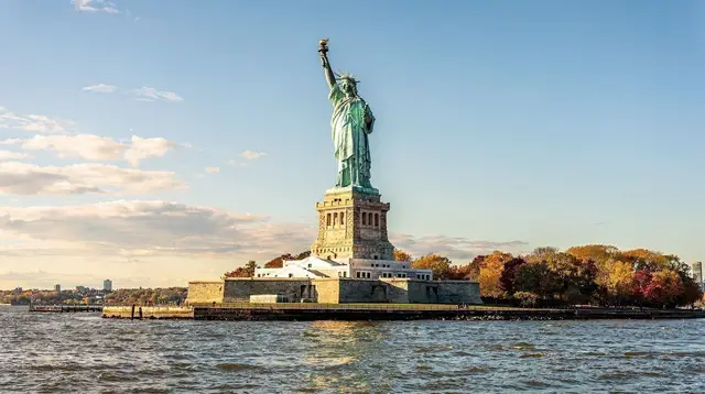 Statue of Liberty Sightseeing Cruise: What It Is and Isn't